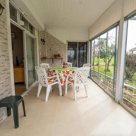 Apartment Serene House In With Shared Pool Garden *